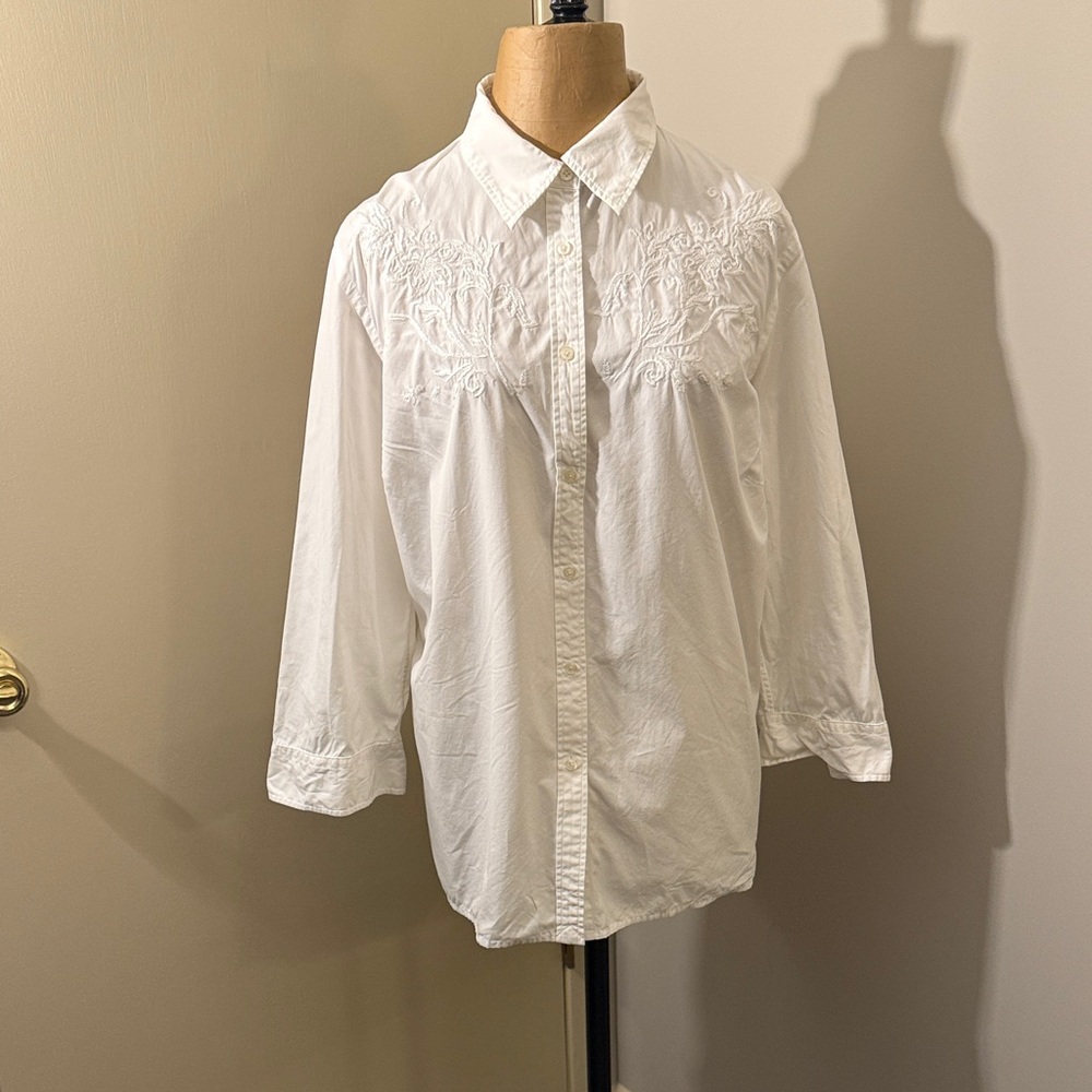 Lauren Ralph Lauren White Button Down Shirt embroidered floral design